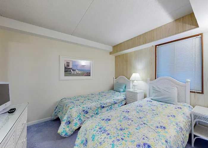 Holiday home Wonderful Beachfront With Pools Gym Sauna Ac & Balcony