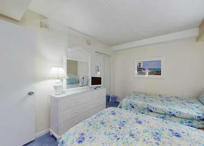 Holiday home Wonderful Beachfront With Pools Gym Sauna Ac & Balcony