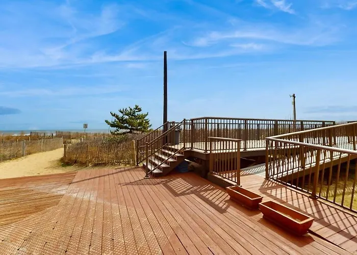 Wonderful Beachfront With Pools Gym Sauna Ac & Balcony Holiday home